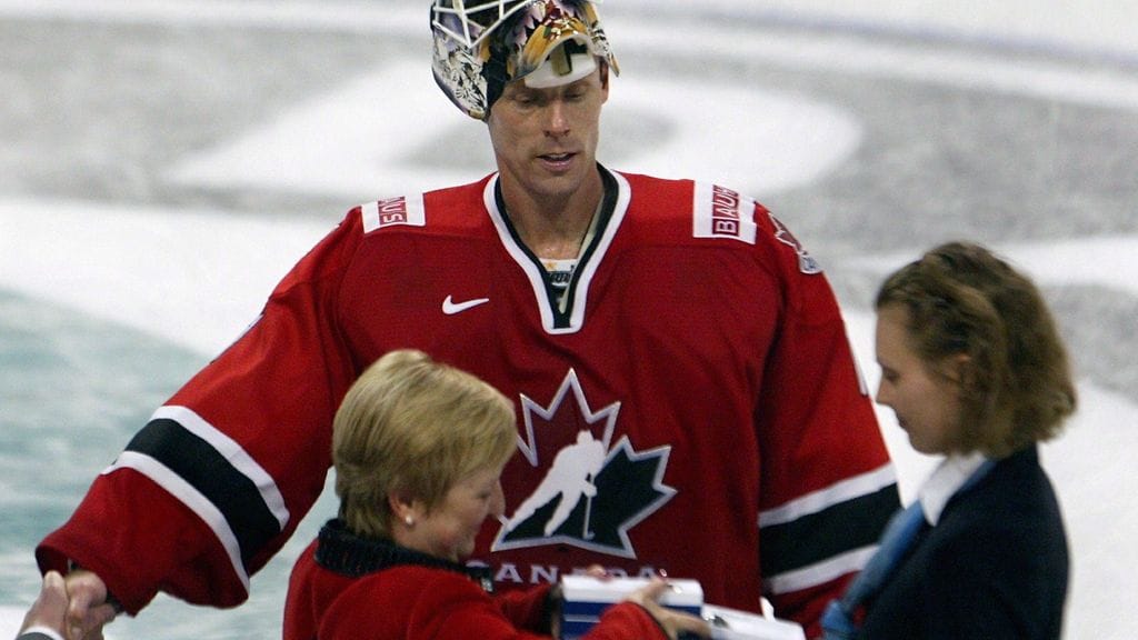 Sean Burke edusti Kanadaa MM-kisoissa Suomessa keväällä 2003.