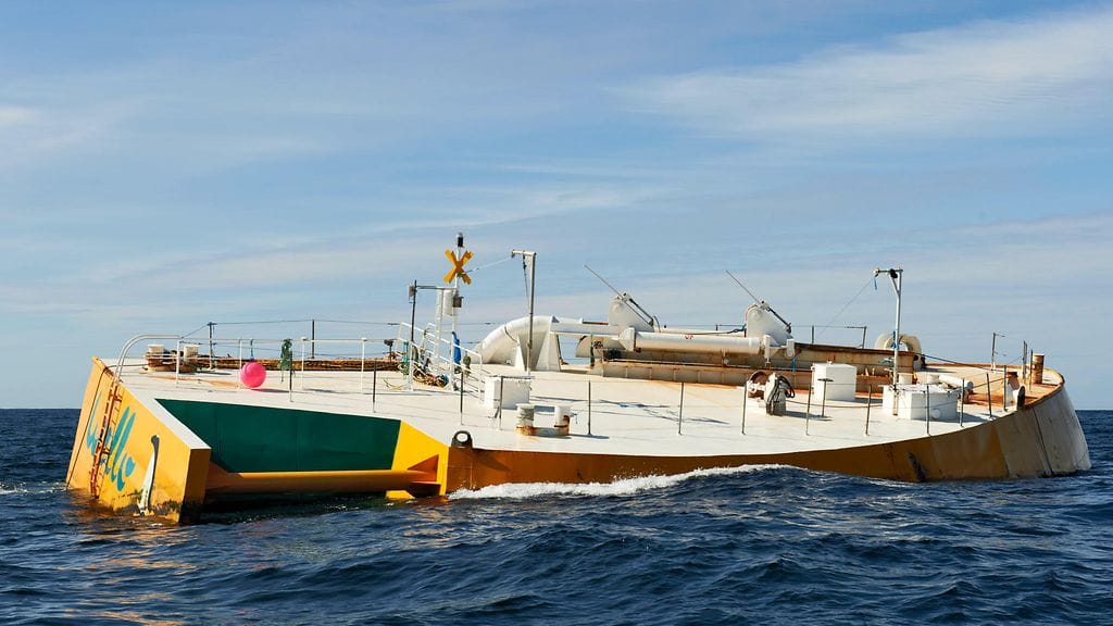 Wello Oy:n Penguin-aaltokonvertteri merellä. Yritys teki mittavan kaupan Kiinan kanssa.