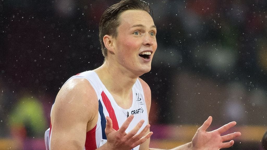 Karsten Warholm väläytti nopeuttaan 300 metrin aidoissa. Viime vuonna hän voitti 400 metrin aitojen maailmanmestaruuden.