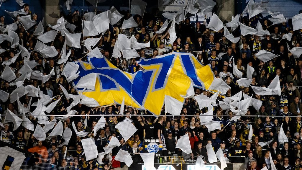 Arkistokuvaa HV71:n faneista.