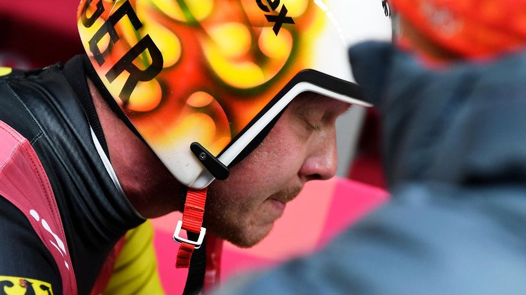 Felix Loch murtui menetettyään pelin viimeisen laskun seinätörmäykseen.