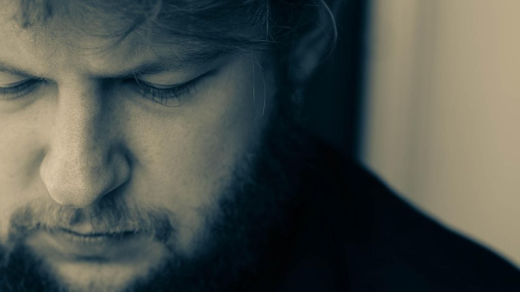 ADHD voi aiheuttaa aikuisella esimerkiksi alisuoriutumista ja käytöshäiriöitä. Kuvituskuva. Kuvan henkilö ei liity juttuun.