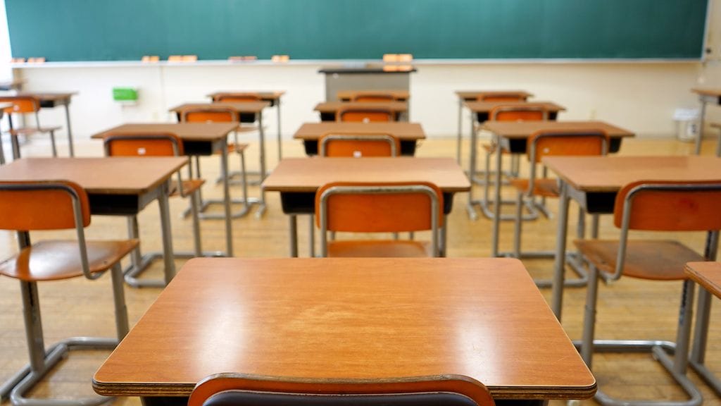 11–12-vuotiaat lapset eivät saaneet kieltäytyä tanssista koulussa järjestetyissä juhlissa.