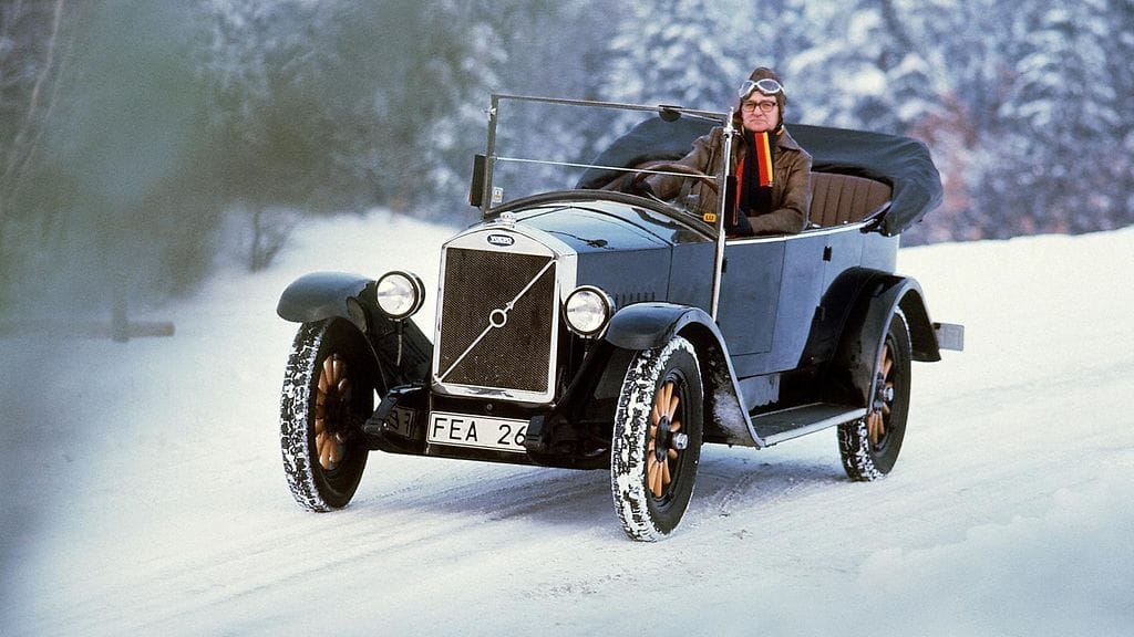 Kuvassa kaikkien aikojen ensimmäinen Volvo eli legendaarinen ÖV4.