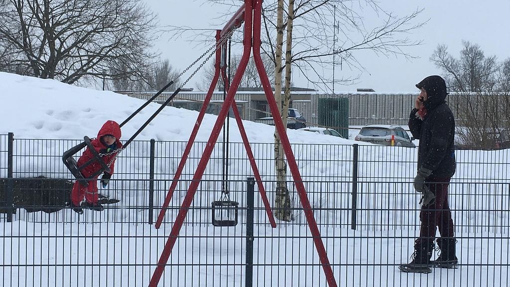 Isä ja lapsi, perhevapaauudistus, perhe, lapsi, leikkipuisto