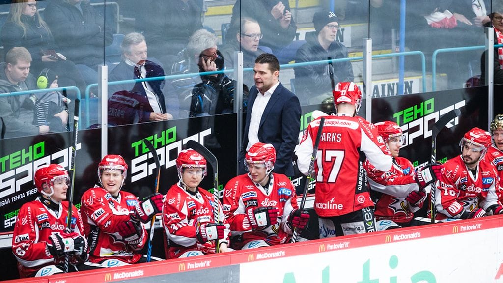 Michael Parks (selin kuvassa) lähtee Sportista, niin kuin myös Sam Povorozniouk.