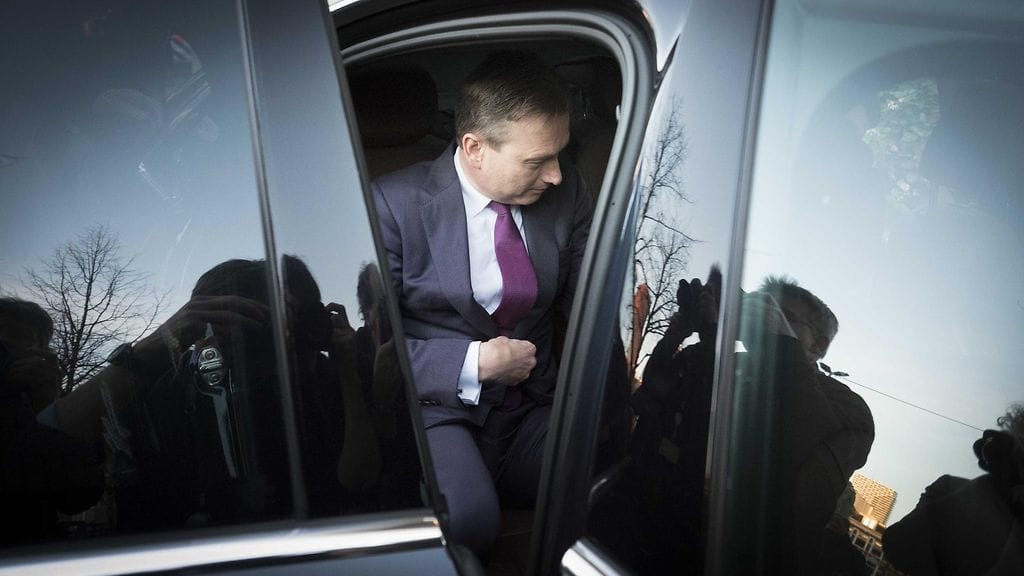 Hollannin ulkoministeri Halbe Zijlstra on joutunut eroamaan tehtävästään Venäjä-kohun saattelemana.