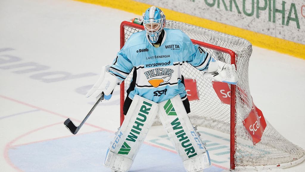 Janne Juvonen otettiin vaihtoon toisen erän alussa.