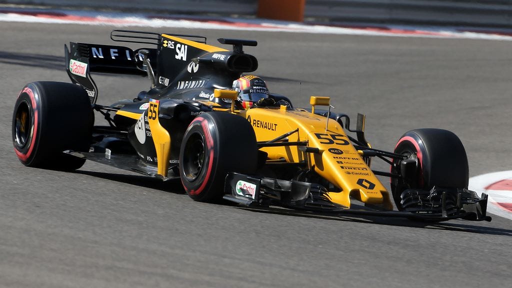Carlos Sainz Renault'n puikoissa F1-kaudella 2017.