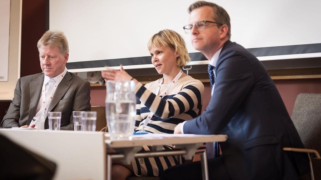 AE2F6764-A8DD-43A1-9518-817AF142802E