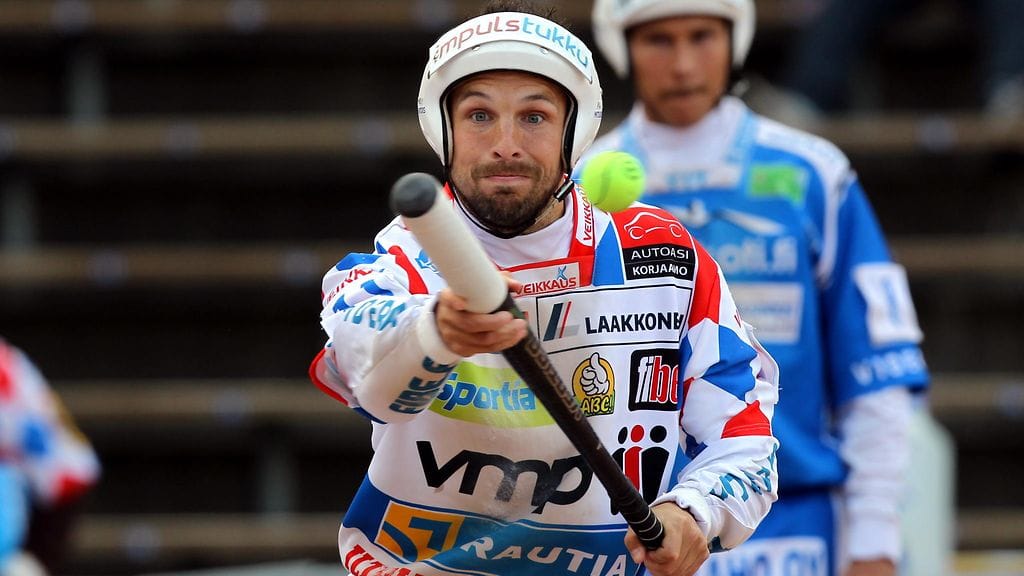 Eetu Karhulahti Jyväskylän Kirin paidassa kesäkuussa 2014.