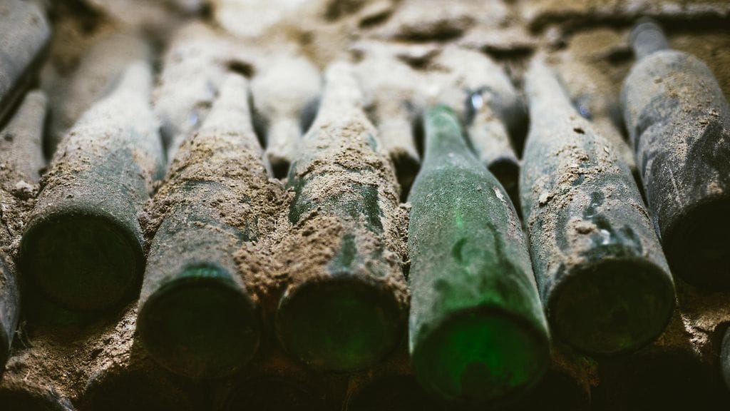 Kellarin uumeniin hautautuneiden samppanjoiden oletetaa olevan juomakelpoisia.