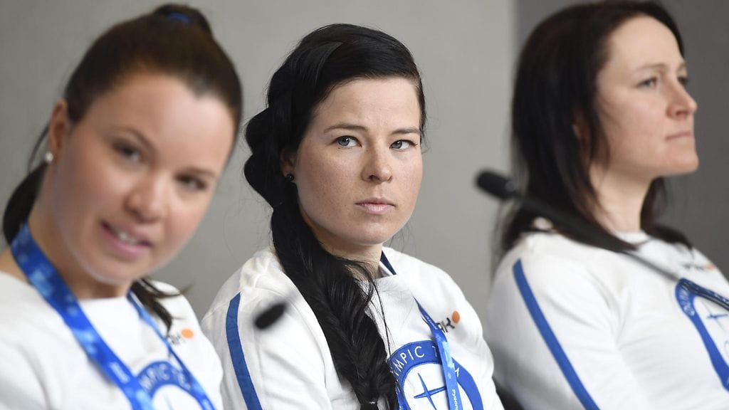 Kerttu Niskanen (vas.), Krista Pärmäkoski ja Aino-Kaisa Saarinen.