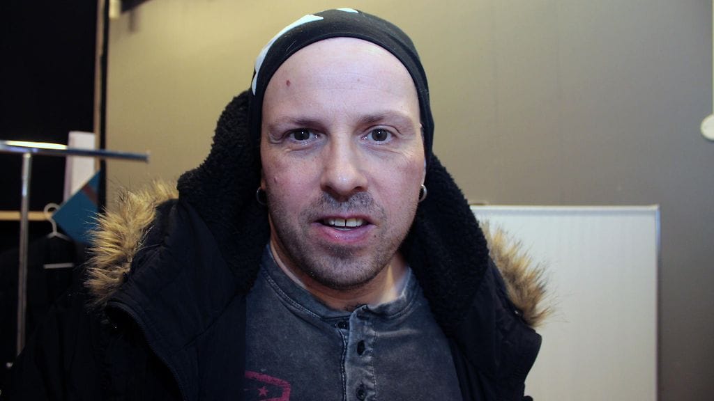 Timo Lavikainen otti haasteen vastaan, kun hänen piti astella suorassa lähetyksessä superkorkeissa korkokengissä.