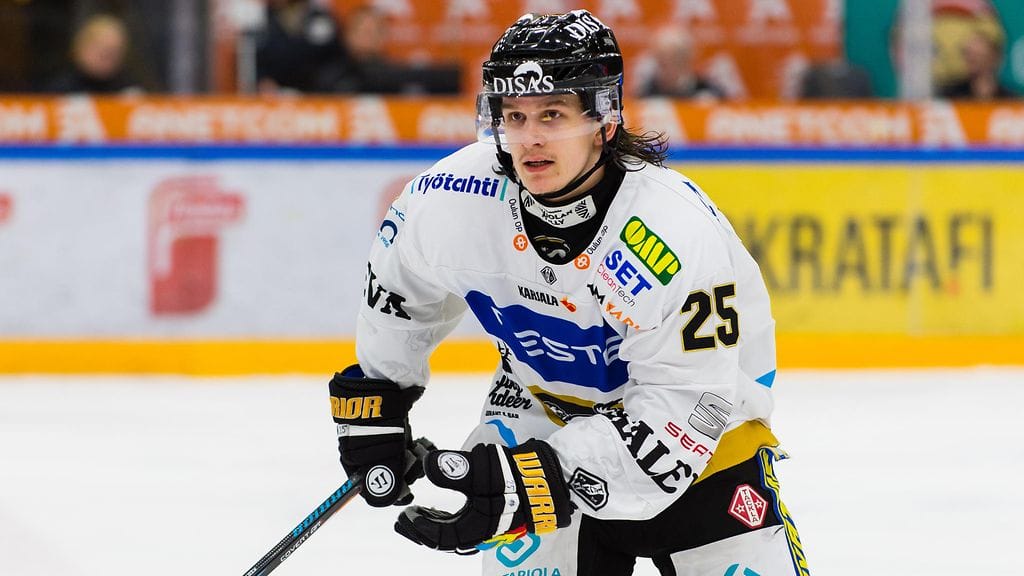 Aku Kestilä Kärppien paidassa. Arkistokuva.