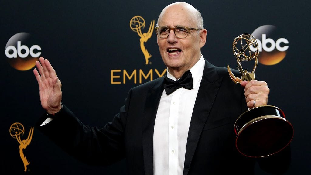 Näyttelijä Jeffrey Tambor joutuu jättämään Amazonin tuottaman televisiosarja Transparentin kesken.