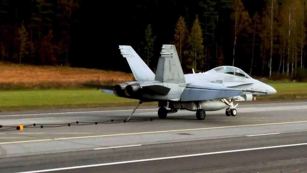 Karjalan lennostossa aliupseerina lentoturvallisuustehtävissä työskennellyt 1984 syntynyt mies on tuomittu Kainuun käräjäoikeudessa ilmaliikennejuopumuksesta ja palvelusrikoksta sakkoihin.