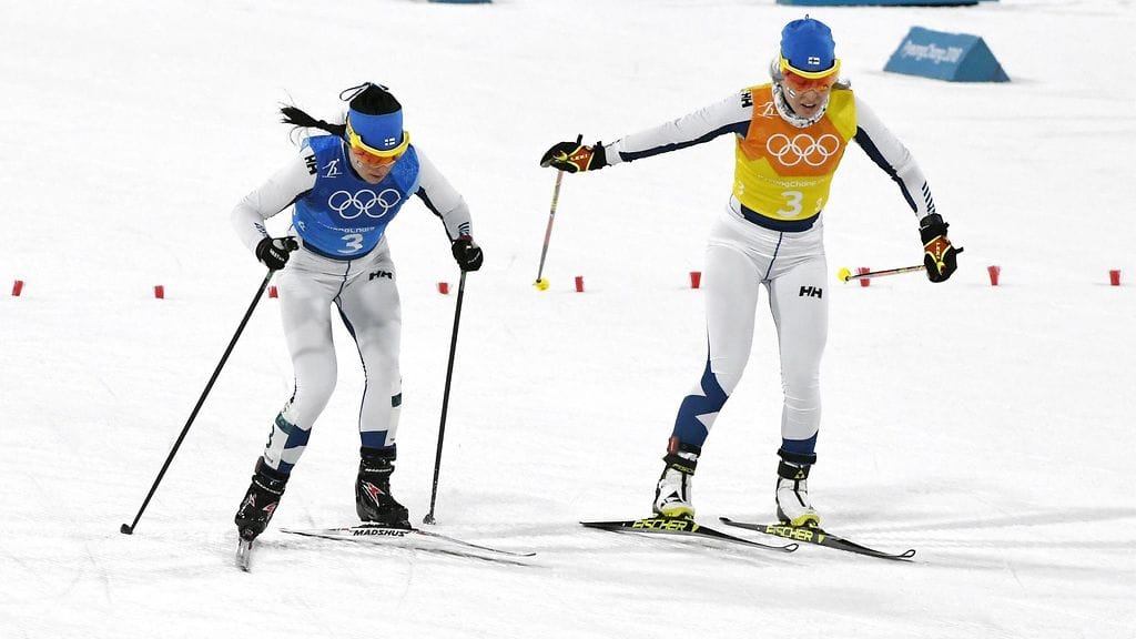 Krista Pärmäkoski lähti ankkuriosuudella Riitta-Liisa Roposen hiihdon jälkeen.