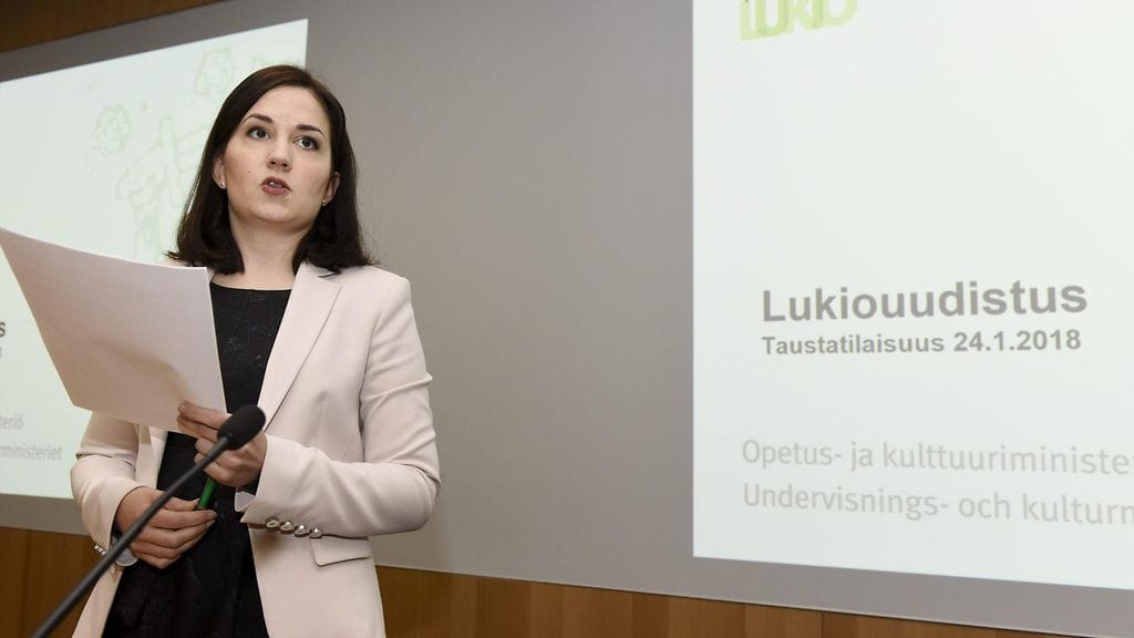 Sanni Grahn-Laasonen korostaa, ettei varattomuus saa olla este kouluttautumiselle.