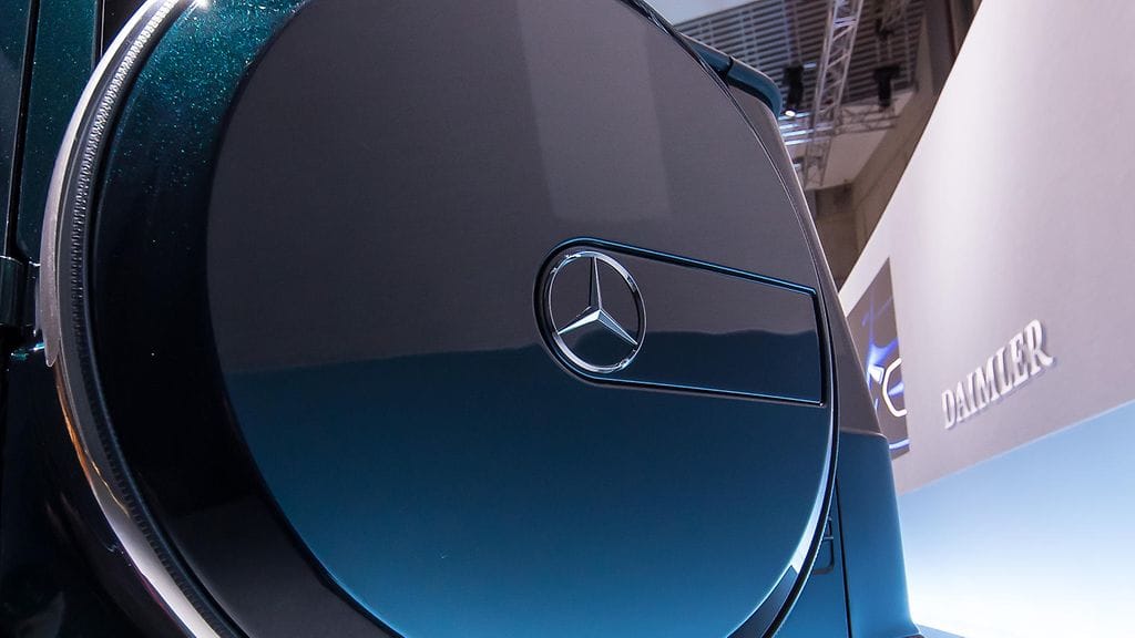 Saksalaislehti kertoi Mercedes-Benzin päästöepäselvyyksistä eilen sunnuntaina.