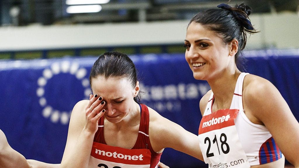 Nooralotta Neziri (oik.) voitti sunnuntaina 60 metrin aitojen Suomen hallimestaruuden, kun taas toinen MM-edustaja Reetta Hurske sijoittui hopealle.