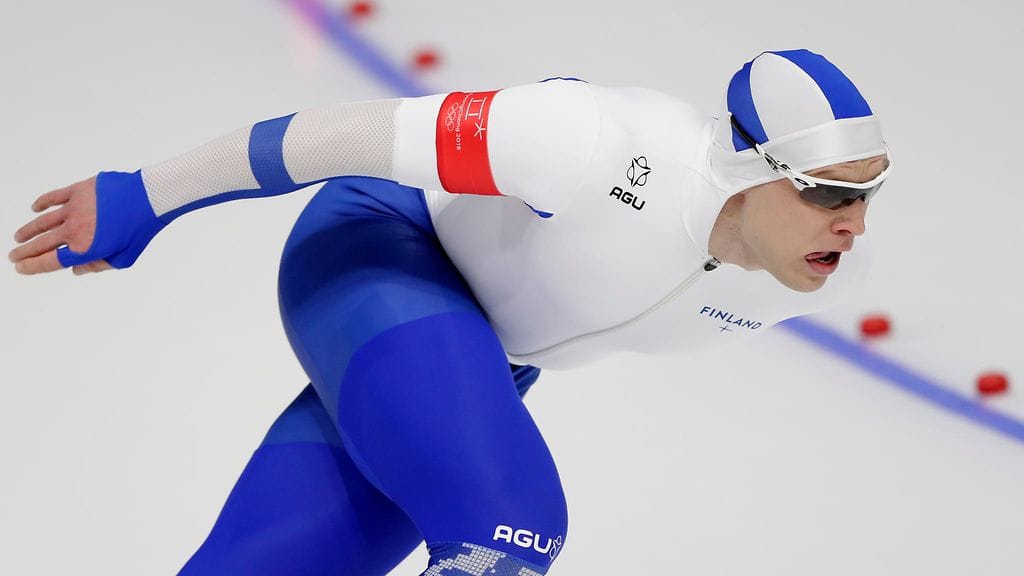 Pekka Koskela vauhdissa Pyeongchangin olympialaisten 500 metrin kisassa.