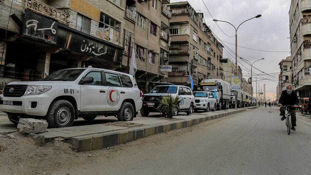 Punaisen Puolikuun avustussaattue matkalla Itä-Ghoutaan helmikuun 14. päivä.