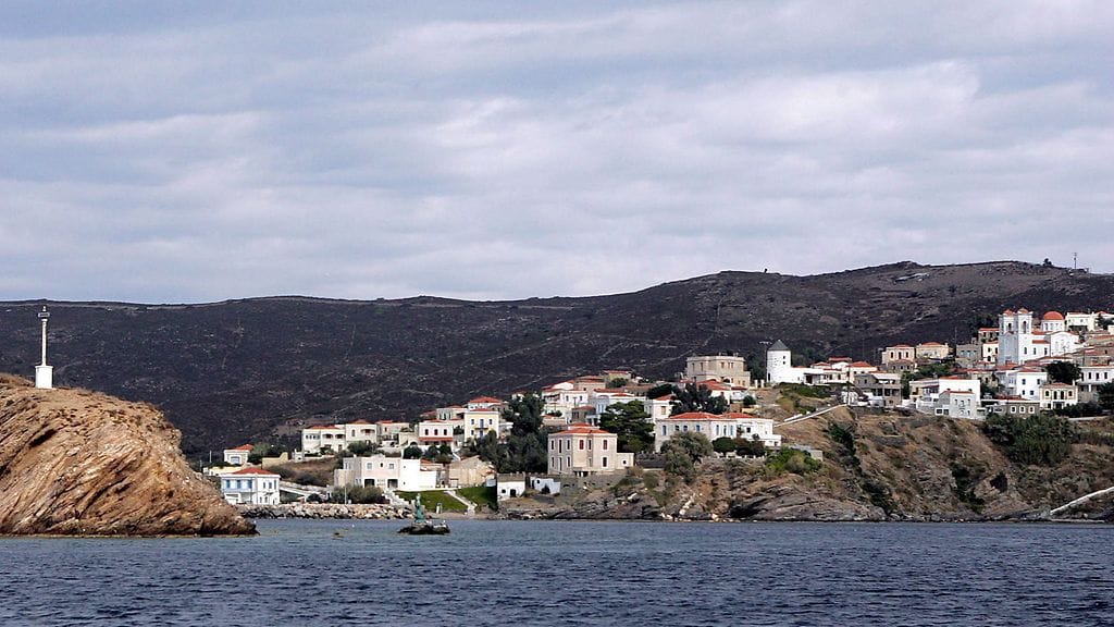 Kuvituskuvaa Oinoússesin saarelta.