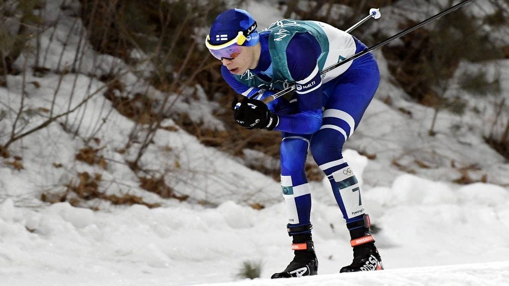 Eero Hirvonen hiihti tiistaina suuren osan kisasta yksin, mutta onnistui taktiikassaan.