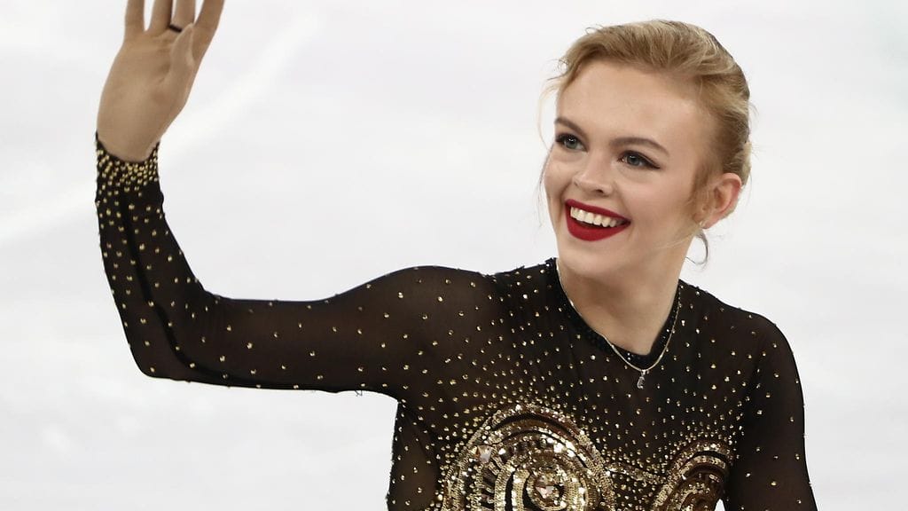 Emmi Peltonen ihastuttaa jäällä ja somessa.