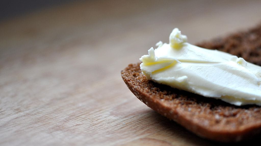 Tuoreen tutkimuksen perusteella hiilihydraattien ja rasvan vähentäminen laihduttavat molemmat yhtä hyvin.