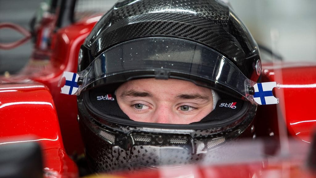 Simo Laaksonen Campos Racing -tallin autossa.