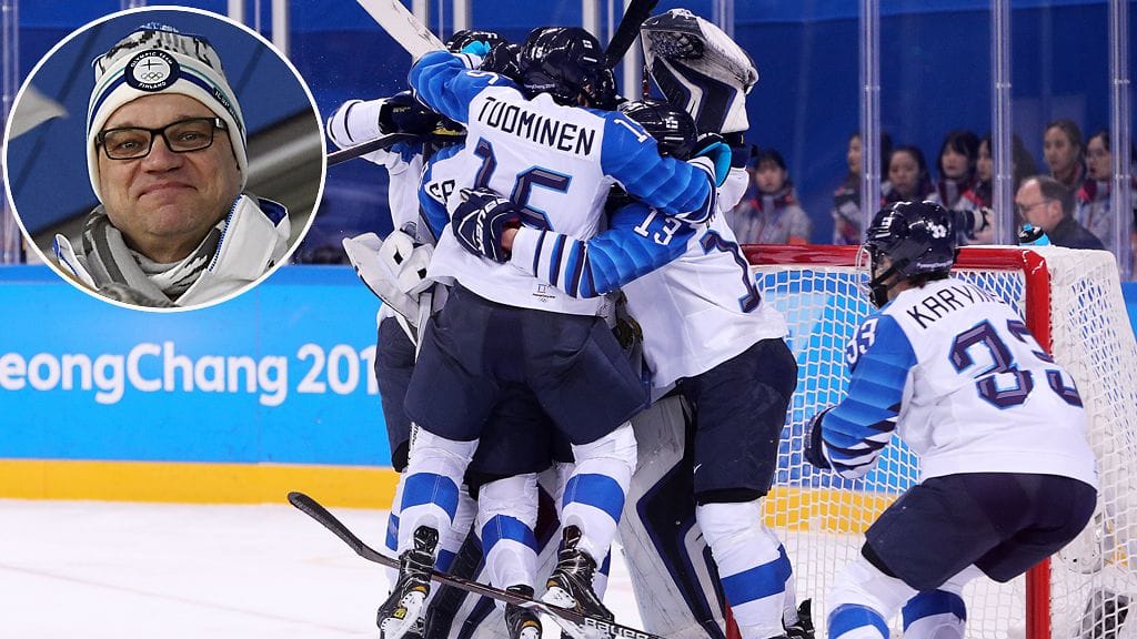 Pääministeri Juha Sipilä oli mukana Naisleijonien pronssijuhlissa.