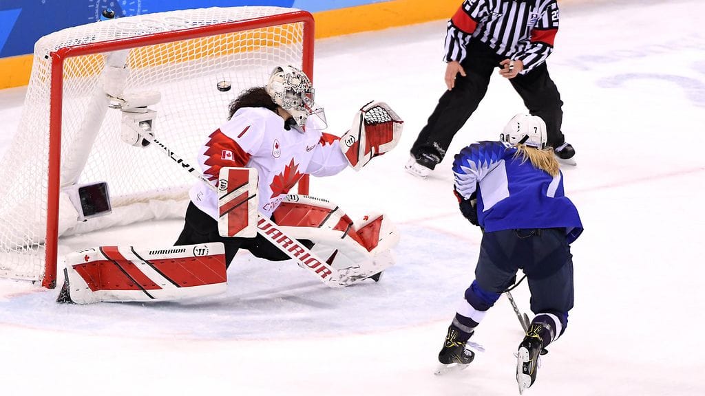 Monique Lamoureux iski Yhdysvalloille tärkeän 2-2-tasoituksen.