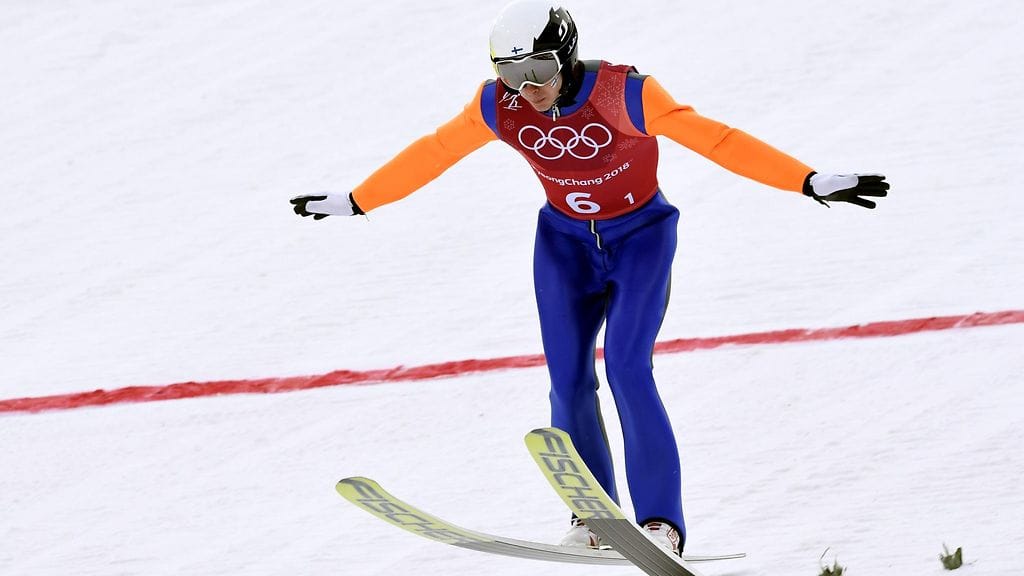 Ilkka Herola hyppäsi joukkuekisan mäessä 133 metriä.