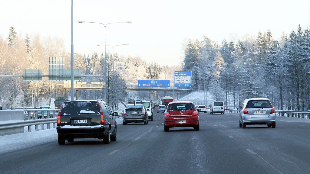 "Alinopeutta" ajaminen olisi helsinkiläispoliisin mukaan yksi keino parantaa liikenneturvallisuutta.