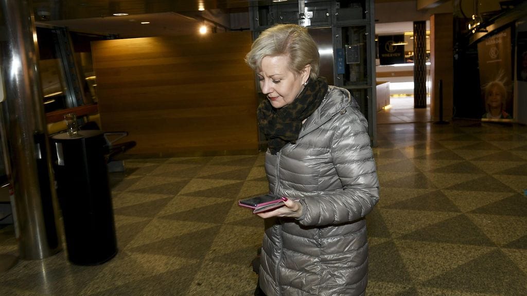 Suvi Lindén saapui Suomeen ulkomaanmatkansa jälkeen. STT tavoitti Lindénin lyhyesti tämän vaihtaessaan Ouluun menevään koneeseen Helsinki-Vantaan lentokentällä.