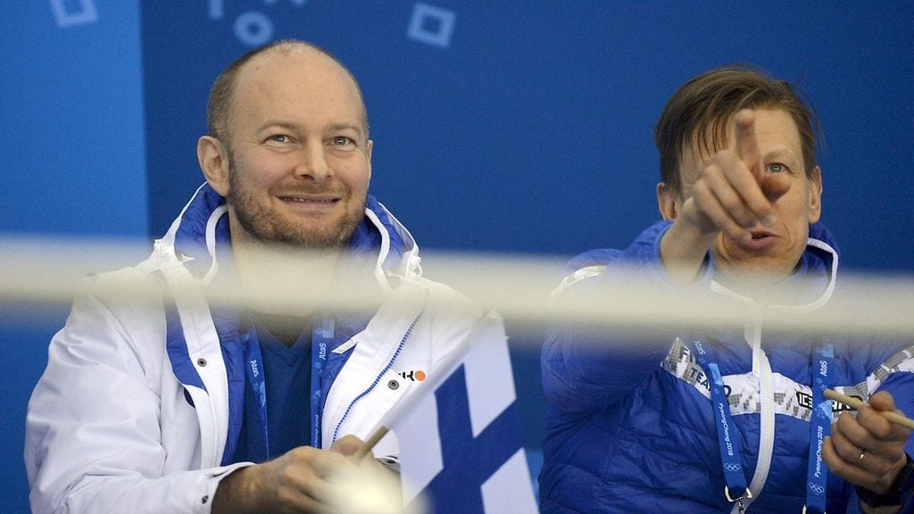 Sampo Terho (sin., kuvassa vasemmalla) lupasi "vetäistä arhinmäet", jos Iivo Niskanen voittaa kultaa.