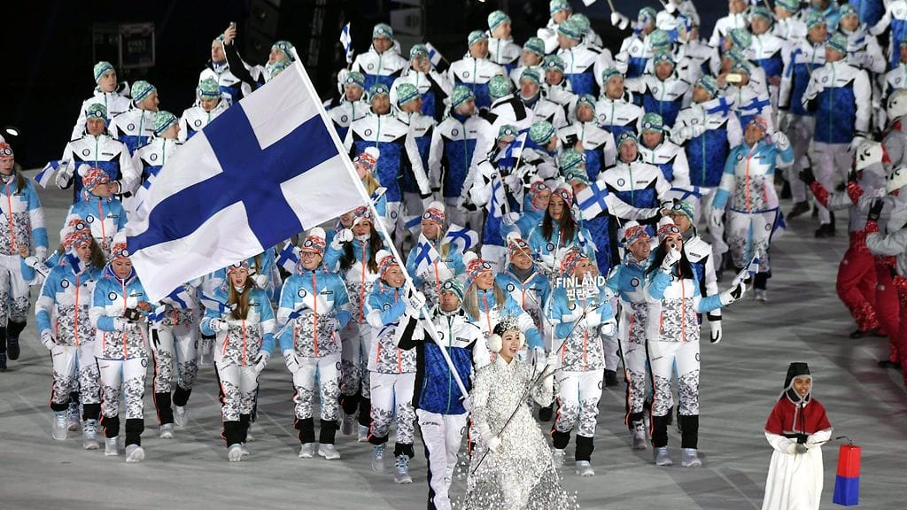 Suomen joukkue olympialaisten avajaisissa.