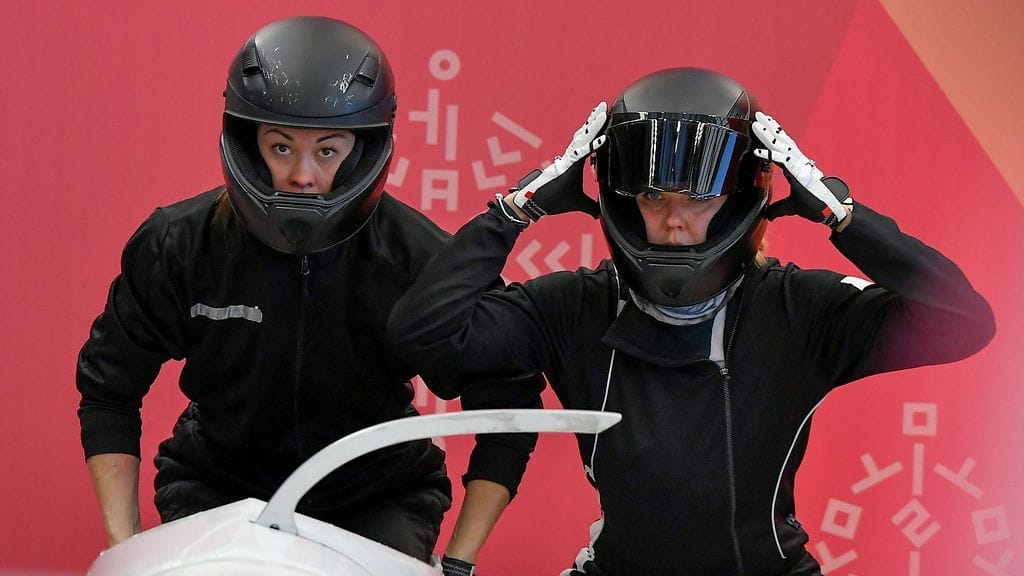 Nadezhda Sergeeva (oik.) jäi kiinni dopingista. Hän osallistui Pyeongchangissa rattikelkkailun kaksikkokilpailuun Anastasia Kocherzhovan kanssa.