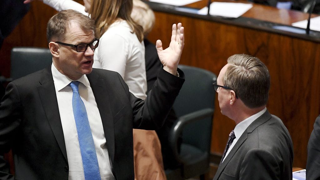 Pääministeri Juha Sipilä sanoo, että soteuudistus etenee suunnitellusti. Hän kertoo luottavansa siihen, että kokoomuksen päätös uudistuksesta pitää.