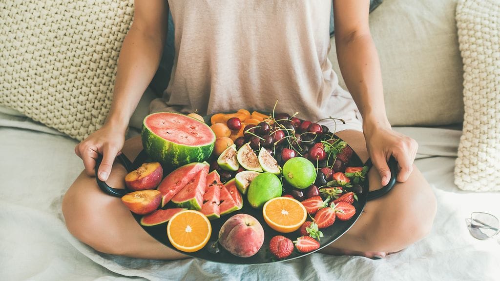 Terveellisissä hedelmissä on paljon hiilihydraatteja. Kuvituskuva.