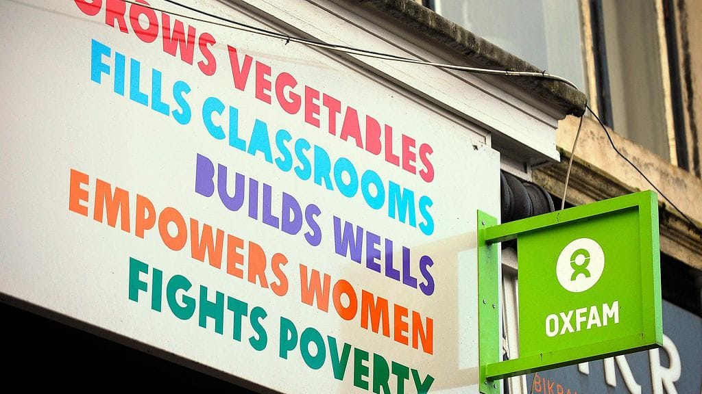 Brittiläisen hyväntekeväisyysjärjestö Oxfamin työntekijöiden epäillään ostaneen seksiä haitilaisilta vuoden 2010 maanjäristyksen jälkeen.