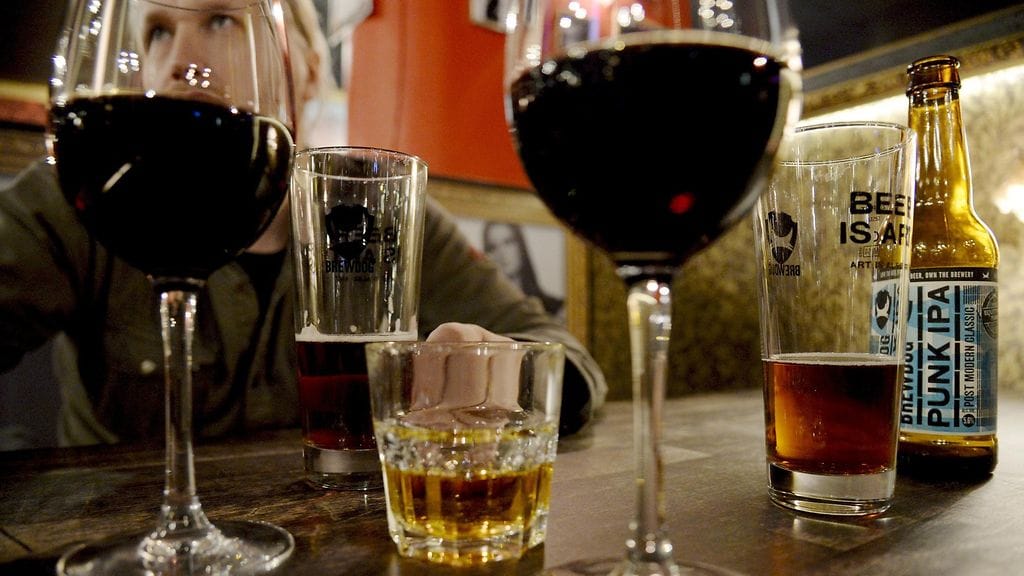 Alkoholilaki vapauttaa ravintoloiden toimintaa.