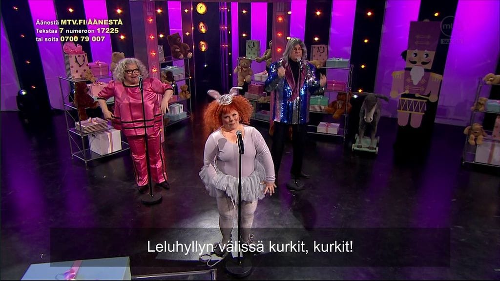 Tanhupallo ja isovanhemmat eli Kiti Kokkonen, Titta Jokinen ja Fredi.