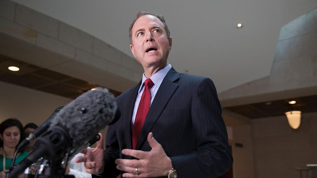 Demokraatti edustaja ja tiedustelukomitean jäsen Adam Schiff puhui asiasta medialle jo kesällä.