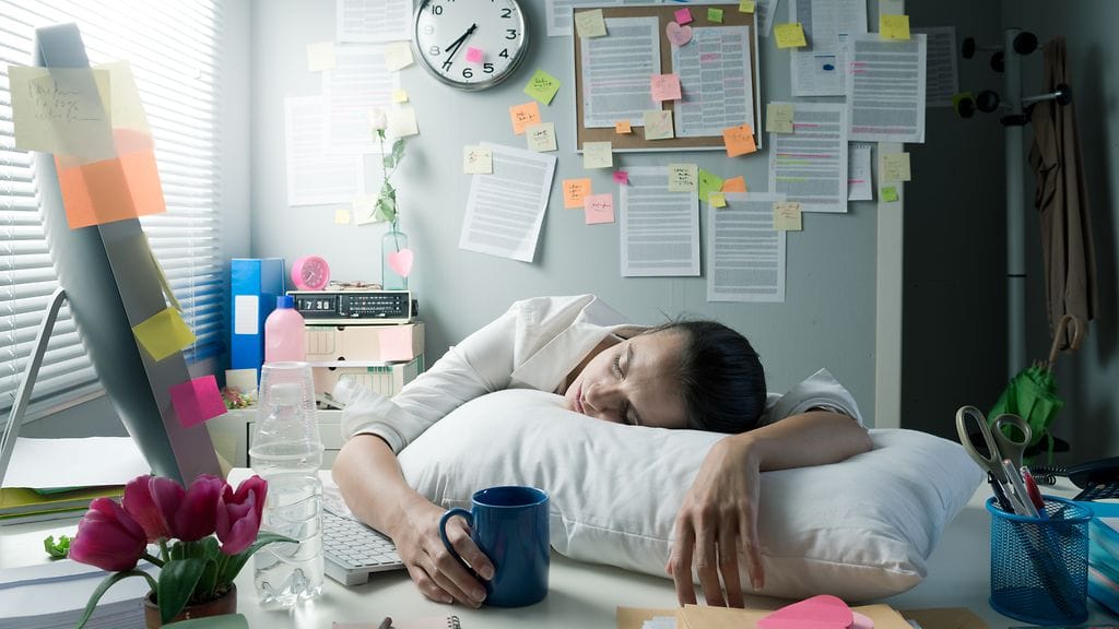 Väsymys ja kokoajan unelmakohteeseen ajautuvat ajatukset voivat kertoa loman tarpeesta.