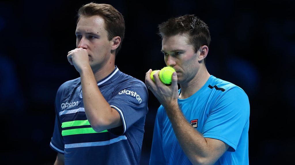 Henri Kontisen (vas.) ja John Peersin pelit Dubaissa päättyivät lyhyeen.