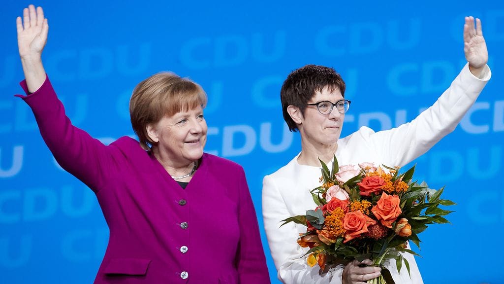 Saksassa liittokansleri Angela Merkelin puolue kristillisdemokraatit (CDU) on äänestänyt hallitussovun puolesta.