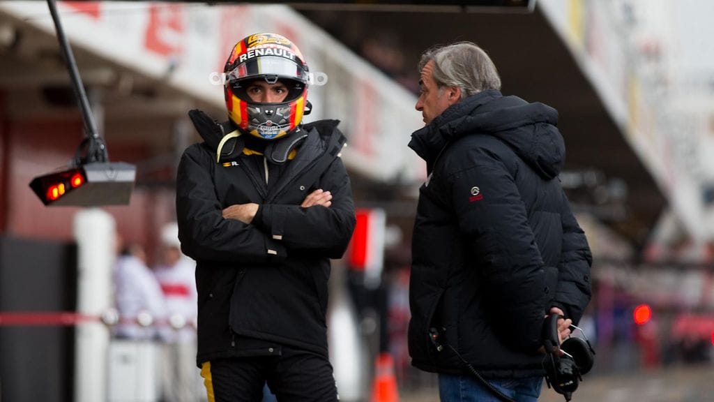 Carlos Sainz junior ja senior värjöttelivät Barcelonan radalla.